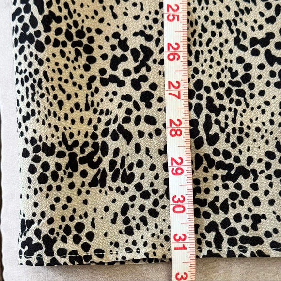 BELONGSCI. V-neckline, long  sleeves, Pullover.Tan/Black Animal Print. S… - Picture 8 of 9